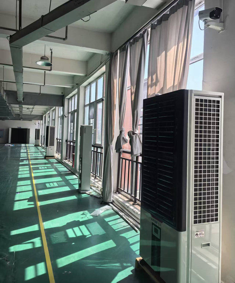 制衣廠制冷降溫，安裝星科工業(yè)省電空調(diào)-立式軸流雙風(fēng)口機(jī)型